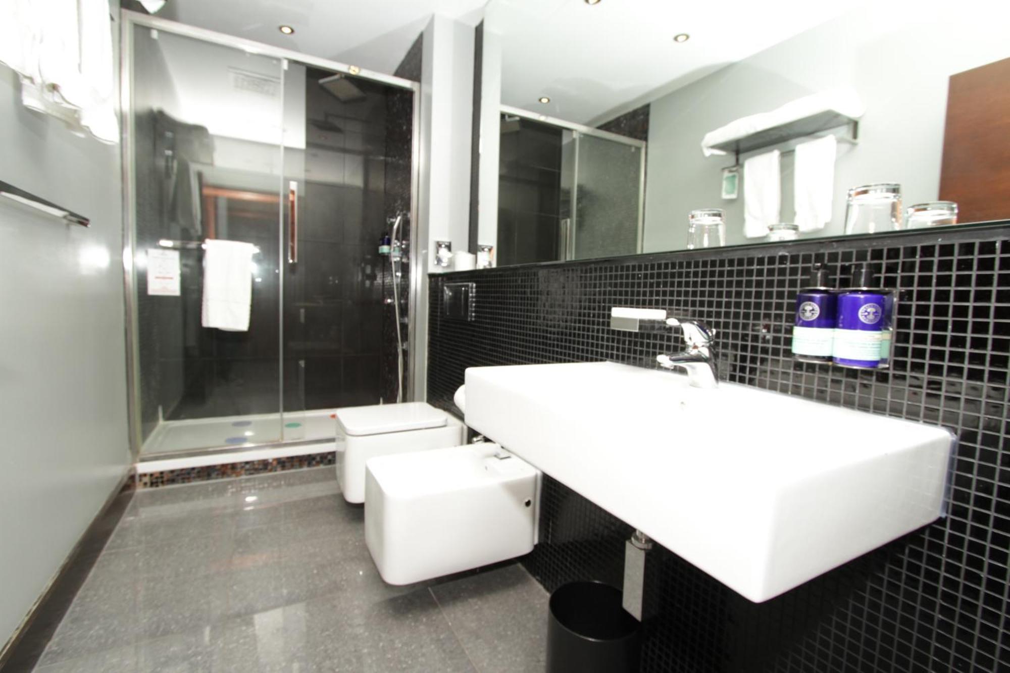 Premium Deluxe Double Room,1563284107:JPEG