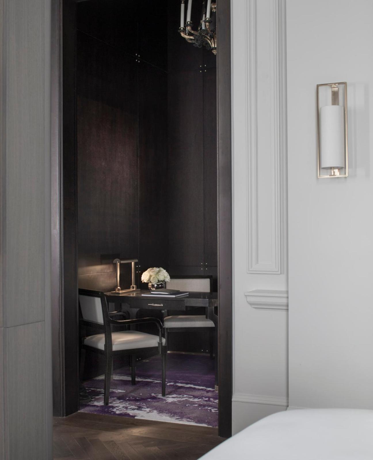 Heritage Suite king bed