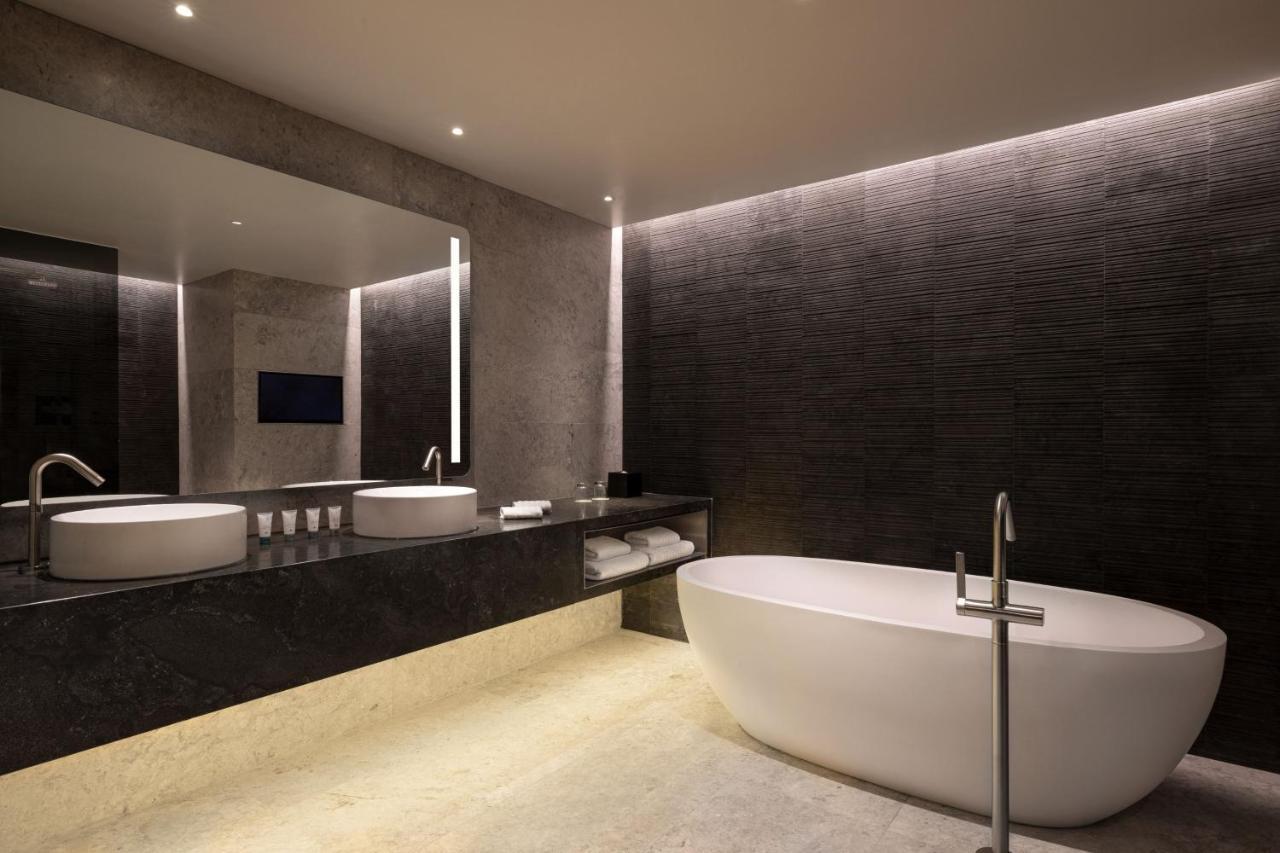 One-Bedroom Executive King Suite City View