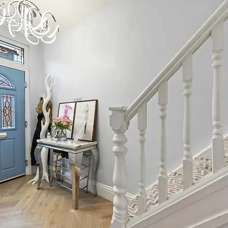 Wembley Luxury Residence- Opulence House-2