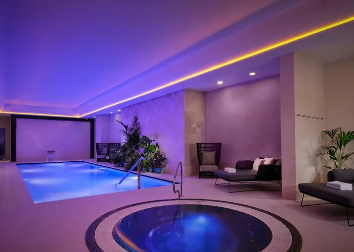 Montcalm East, Autograph Collection