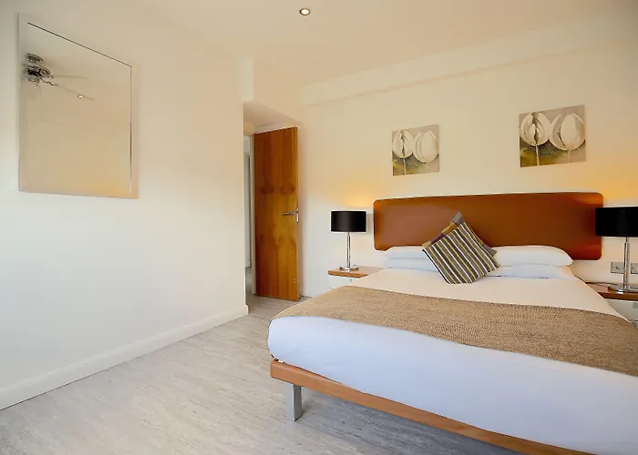 Roland House Aparthotel London